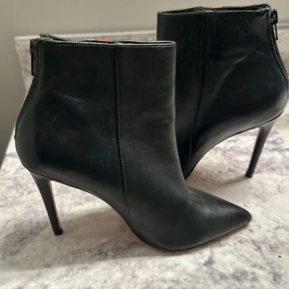 Steve Madden Vira Bootie Black Red and Blue Stripe Size 6.5 - Picture 4 of 6